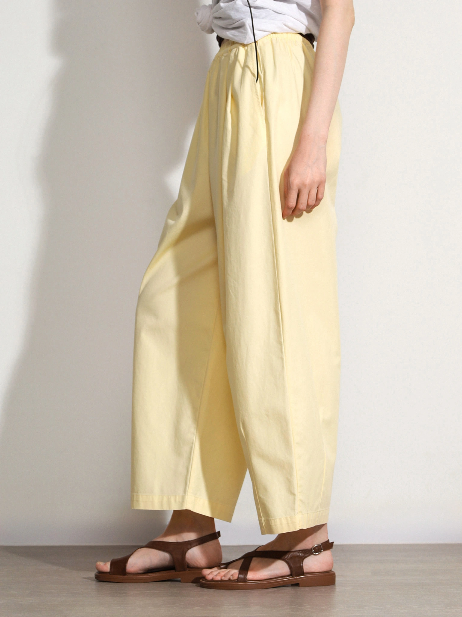 Брюки желтого цвета из смесового хлопка